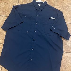Men’s Navy Blue PFG Columbia shirt size Medium